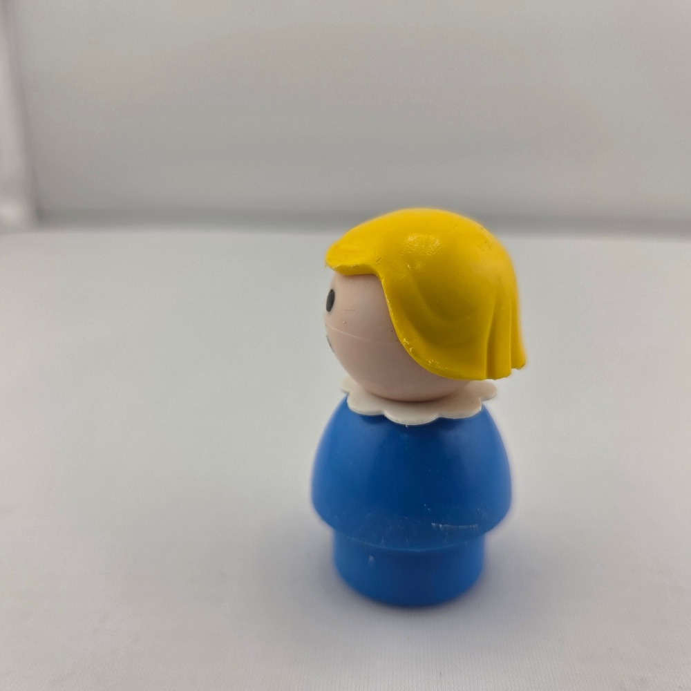 Vintage Fisher Price Little People Blonde Girl Blue Body White Scalloped Collar - Picture 2 of 5